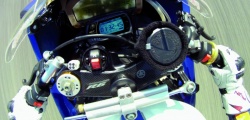 Boîtier chronomètre GPD GET MD60 monté sur moto