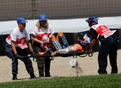 MotoGP : accident et fractures pour Stoner