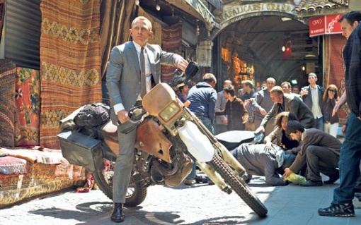 La moto de James Bond aux enchères
