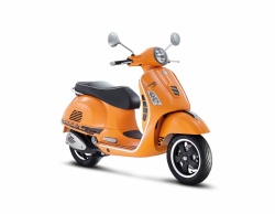 Nouveau coloris pour la Vespa GTS Super sport: orange compétition