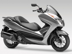 Nouveauté 2013 : scooter Honda NSS300 Forza 