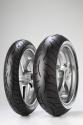 Le Metzeler Roadtec Z8 Interact élu pneu de l'année