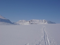 Roulage et Stage de pilotage motos sur glace en Laponie Suédoise