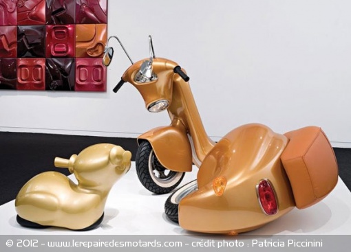 Sculptures Vespa par Patricia Piccinini