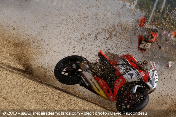 La chute du team FMA Assurances lors des essais des 24h du Mans - Crédit photo : David Reygondeau