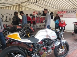 Café Racer a stand radical Ducati