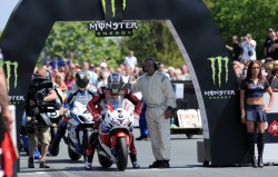 Tourist Trophy : le Senior TT pour John McGuinness - Photo : IOMTT