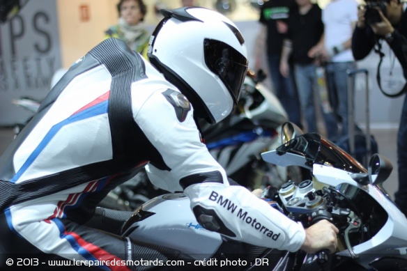Une combinaison avec airbag intégré par Dainese et BMW