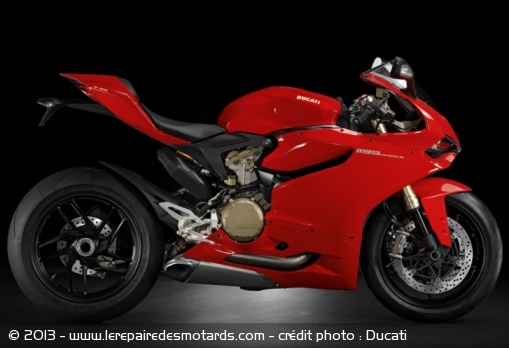 Hormis le bras oscillant et les jantes, le design des 899 et 1199 reste très proche