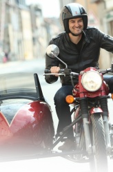 TV : Cyril Lignac arpente la France en Royal Enfield - Photo : Marie ETCHEGOYEN/M6