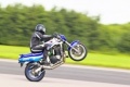 Un motard flashé à 200 wheeling
