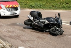 Accident de moto sans casque ni permis