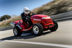 Honda bat un record de vitesse en tondeuse