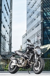 Roadster Ducati Monster 821 Dark
