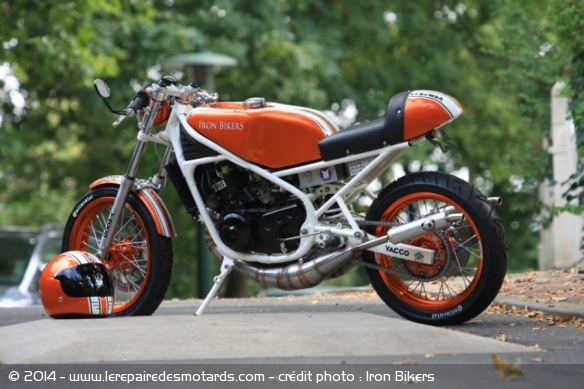 C'est une Yamaha 350 RDLC qui sert de base