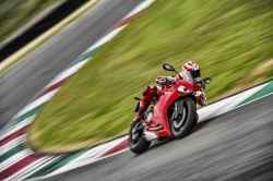 Stage de pilotage Ducati à Lédenon 