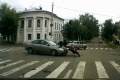 Un retraité renverse volontairement motard