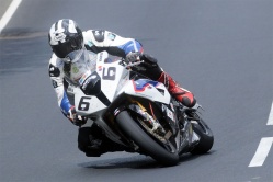 Tourist Trophy : Dunlop lâche Yamaha - crédit photo : IOMTT