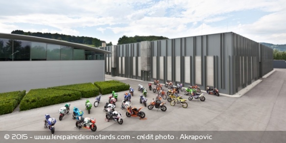 L'usine Akrapovic célèbre ses 100 titres de champion du monde L'usine Akrapovic célèbre ses 100 titres de champion du monde