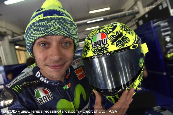 Valentino Rossi et son casque lors des essais hivernaux du MotoGP Valentino Rossi et son casque lors des essais hivernaux du MotoGP