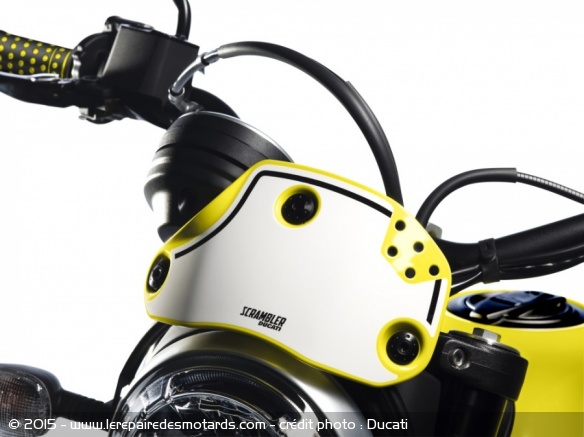 Ducati Scrambler Flat Track Pro plaque phare