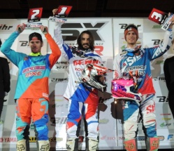 Greg Aranda, Fabien Izoird et Cédric Soubeyras sur le podium SX1