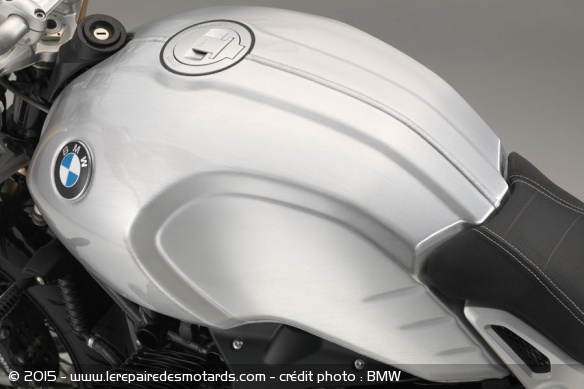 La R nineT se dote d'un réservoir en aluminium brossé avec ou sans soudure apparente