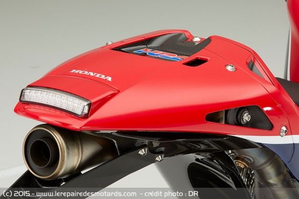 Honda RC213V-S- échappement dans l'axe