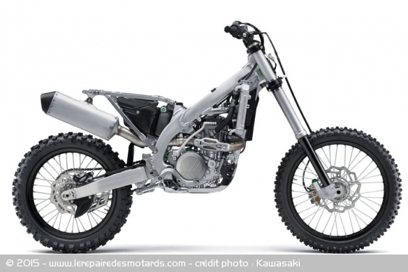 La KX450F ne pèse plus que 108,7 kg tous pleins faits La KX450F ne pèse plus que 108,7 kg tous pleins faits