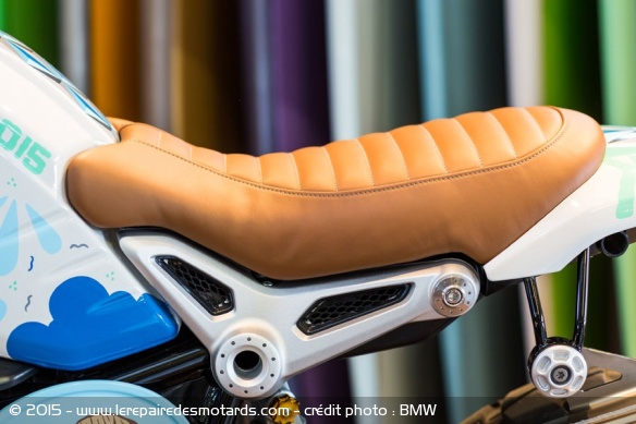 Selle en cuir surpiquée