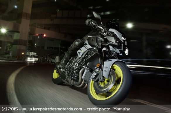 Le roadster arbore un style tranchant Le roadster arbore un style tranchant