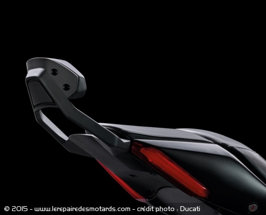 Ducati XDiavel dosseret de selle