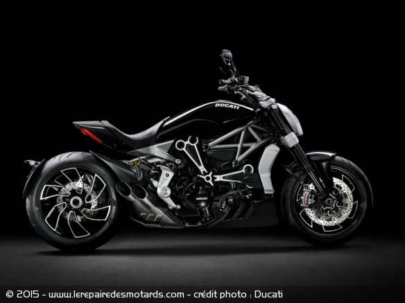 XDiavel S Ducati cote droit