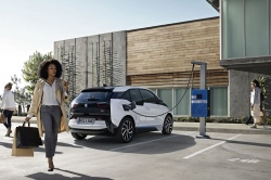 Les bornes électriques majoritaires d'ici 2020 ? Crédit photo : BMW