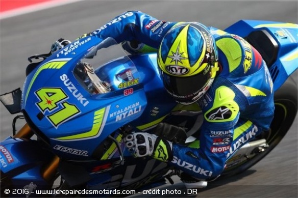 Aleix Espargaro et son casque en pleine action