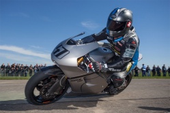 La MMX est propulsée par un moteur 2 temps de 580 cm3
