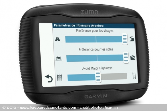 La fonction Adventurous Routing permet de créer des itinéraires sur des routes sineuses La fonction Adventurous Routing permet de créer des itinéraires sur des routes sineuses