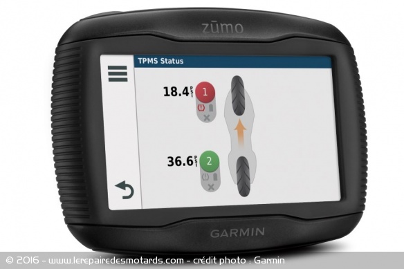 Les GPS peuvent également contrôler la pression des pneus avec le système TPMS optionnel Les GPS peuvent également contrôler la pression des pneus avec le système TPMS optionnel
