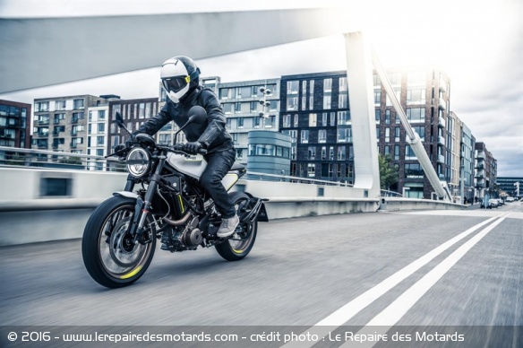 Husqvarna 401 Vitpilen en action
