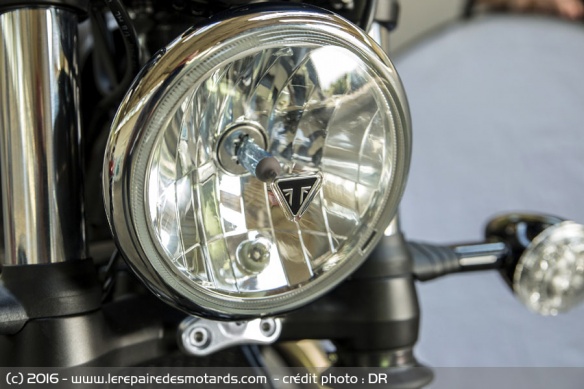 Phare avec logo Triumph