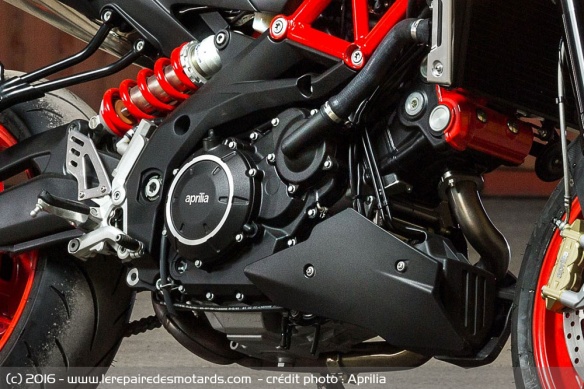 Le V-Twin à 90° passe de 749,9 cm3 à 896,1 cm3