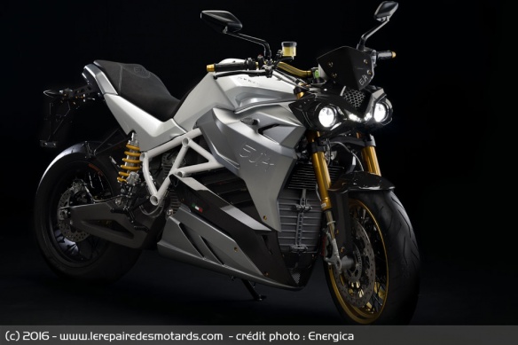 L'Energica Eva avec le nouveau coloris Lunar White L'Energica Eva avec le nouveau coloris Lunar White