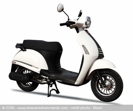 Un scooter pour 999 euros Un scooter en noir ou blanc pour 999 euros
