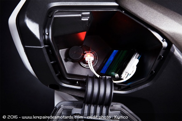 La boîte à gant cache un port USB très pratique La boîte à gant cache un port USB très pratique