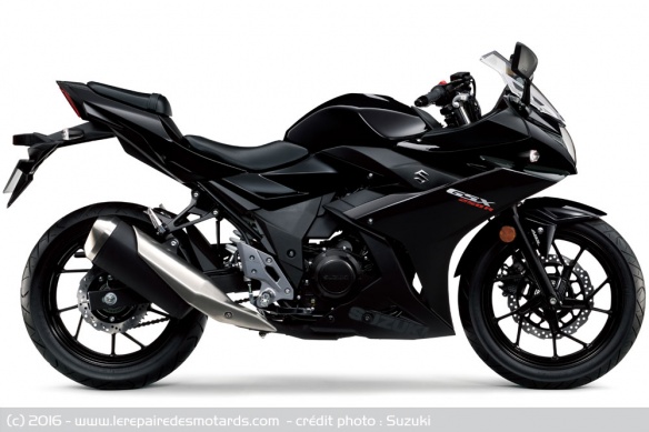 Sportive Suzuki GSX-250R noir