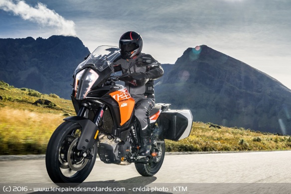 Trail KTM 1290 Super Adventure S sur route Trail KTM 1290 Super Adventure S sur route