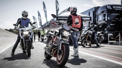 Des motards sur le Yamaha MT Tour