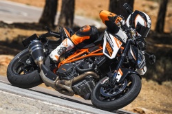 Actuellement, la KTM Super Duke R n'est pas disponible en full - crédit photo : Schedl R.