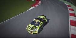 Valentino Rossi en voiture de rallye sur jeu vidéo.