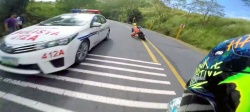 Vidéo : un run de scooters sur route